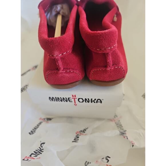 Minnetonka Moccassins Shoes Women' 7.5 Kilty Hard Sole Cherry Red 406 NEW - Picture 5 of 12